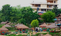 आन्तरिक पर्यटकलाई अफर दिँदै सौराहाका होटेल