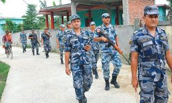 सशस्त्रको टोलीमाथि तस्करको ढुङ्गा प्रहार