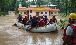 नदीमा फसेका श्रीमान्-श्रीमतीको सकुशल उद्धार