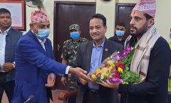 मुख्य प्रशिक्षक अल्मुताइरीलाई सम्मान