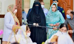 पिंकी पिरनी, जसको इशारामा चल्छन् इमरान