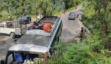 सिन्धुपाल्चोकमा बस दुर्घटना : ३५ यात्रु घाइते