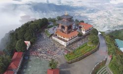 घाम र कुहिरोको लुकामारी चल्ने चन्द्रागिरि (फोटो फिचर)