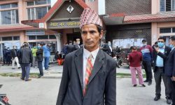 बारमा विवाद, बहस गर्न जाँदा अधिवक्ता न्यौपाने कुटिए