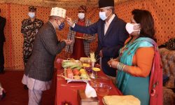 प्रधानमन्त्री देउवाले लगाइदिए टीका-जमरा (फोटो फिचर)