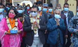 कार्यवाहक प्रधानमन्त्री खाँणले गरे सर्वसाधारणको लाइनमा बसेर पशुपतिको दर्शन