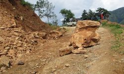 लोकमार्गको काममा ढिलासुस्ती हुँदा विरोध