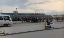 गाडीकाे पर्खाइमा यात्रु (फाेटाे फिचर)