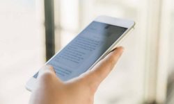 अब स्मार्टफोन किन्दा पाइने छैन चार्जर र इयरफोन