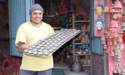 कुमालेलाई पाला बनाउन भ्याइनभ्याई (तस्बिरसहित)