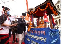 प्रधानमन्त्रीद्वारा राष्ट्रिय विभूति साख्वाको प्रतिमामा फूलमाला अर्पण (फोटो फिचर)