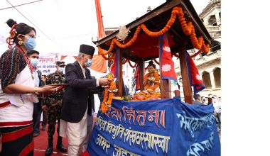 प्रधानमन्त्रीद्वारा राष्ट्रिय विभूति साख्वाको प्रतिमामा फूलमाला अर्पण (फोटो फिचर)