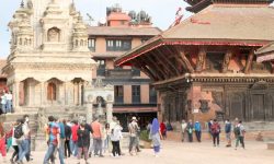 भक्तपुरको दरबार स्क्वायरमा पर्यटकको चहलपहल (फोटो फिचर)