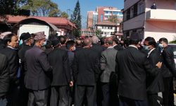 कानुन व्यवसायी र प्रहरीबीच झडप, ५ अधिवक्ता घाइते