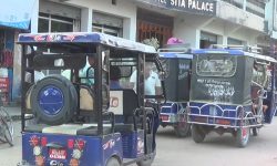 जनकपुरधाममा ई रिक्साको चापका कारण पार्किङको समस्या (तस्बिरसहित)