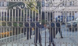 कानुन व्यवसायीको धर्ना सुरु, सर्वोच्‍चमा प्रवेश निषेध