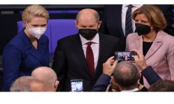 जर्मनीको चान्सलरमा ओलाफ निर्वाचित