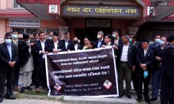 रोकिएन प्रधानन्यायाधीशविरुद्ध बारको विरोध प्रदर्शन