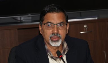 अर्थमन्त्री शर्मा भन्छन्- अर्थतन्त्र संकटमा पर्न थाल्याे भन्नु नियोजित हल्ला