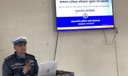 ट्राफिक प्रहरीले सुरु गर्‍याे ठाउँठाउँमा जरिवाना तिरेर कागजपत्र लिन पाइने व्यवस्था (भिडियाेसहित)