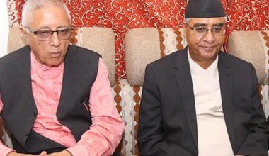 मतदातासँग मत माग्दै देउवा-कोइराला !