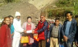 बाढीपहिराे पीडित परिवारलाई आर्थिक सहयोग