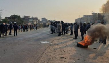 सिरहामा किसान रिहा भए पनि चक्काजाम यथावत्