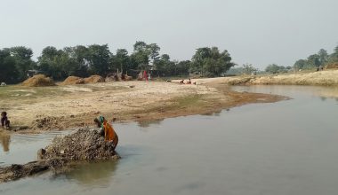 ‘ढलेका सीमास्तम्भ तत्काल नउठाइए विवाद बढ्न सक्छ’