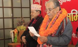 माओवादी केन्द्रका नवनिर्वाचित केन्द्रीय सदस्यहरू शपथ  लिँदै (फाेटाे फिचर)