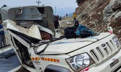 जिपमाथि ढुंगा खस्दा ३ जनाको मृत्यु