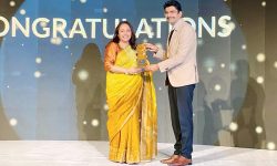 मेगा बैंककी सीईओ अनुपमा खुञ्जेलीलाई  बेस्ट फिमेल अवार्ड