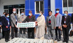 वीर अस्पतालमा आइसीयू बेड र प्रहरी अस्पतालमा सर्जिकल मास्क हस्तान्तरण