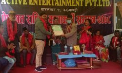 पेसागत राष्ट्रिय कलाकर्मी सम्मान २०७८ बाट निर्देशक धिताल सम्मानित