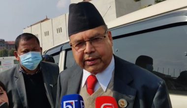 सडक तताउने मात्रै होइन बाल्छौं पनि : झलनाथ खनाल