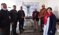 ज्योति विकास बैंकद्वारा शिशुवा अस्पताललाई बेबी वार्मर प्रदान
