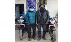 चोरीको मोटरसाइकलसहित दुई जना प्रहरीको नियन्त्रणमा