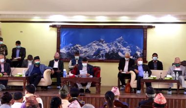 एमाले संसदीय दलको बैठक जारी, महाअभियोगको प्रतिवाद गर्ने निर्णय हुँदै