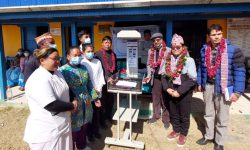 ज्योति विकास बैंकद्वारा खोटाङ र सिन्धुलीको अस्पताललाई बेबी वार्मर प्रदान