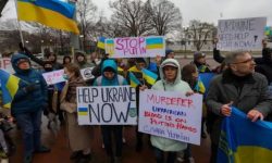 रुसको आक्रमणविरुद्ध हजारौं मानिस सडकमा