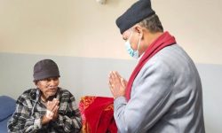 मन्त्री खतिवडाद्वारा शताब्दी पुरुषको स्वास्थ्य अवस्थाबारे जानकारी