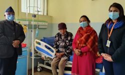 राष्ट्रपति र केपी ओलीको स्वास्थ्य सन्देश लिएर सत्यमोहन जोशीलाई श्रेष्ठले भेटे