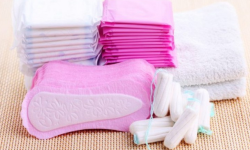 सामुदायिक विद्यालयमा सेनेटरी प्याड वितरण, छात्राहरु हर्षित