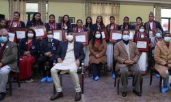 प्रधानमन्त्री देउवाद्वारा महिला भलिबल खेलाडी नगदसहित सम्मानित