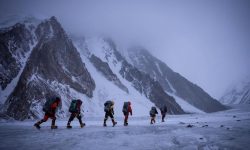 पर्वतारोहीलाई राहत सामग्री उपलब्ध