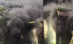 काँकरभिट्टाकाे एसएस फुटवेयरमा आगलागी, दमकल अझै आइपुगेन