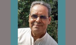 जनकपुरधाममा महामुर्खकाे उपाधि डा.भोगेन्द्र झालाई