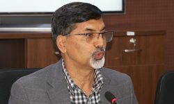 एमालेको आरोपलाई काउन्टर दिन अर्थमन्त्री शर्माले पत्रकार सम्मेलन गर्दै