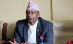 कर्णाली सरकारले गर्‍यो पोसाक र फलफूल वितरण