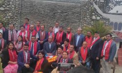 एनआरएनएका  पदाधिकारीले गरे प्रधानमन्त्री देउवा र  प्रचण्डसंग भेट, बुझाए ज्ञापनपत्र