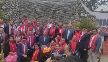 एनआरएनएका  पदाधिकारीले गरे प्रधानमन्त्री देउवा र  प्रचण्डसंग भेट, बुझाए ज्ञापनपत्र
